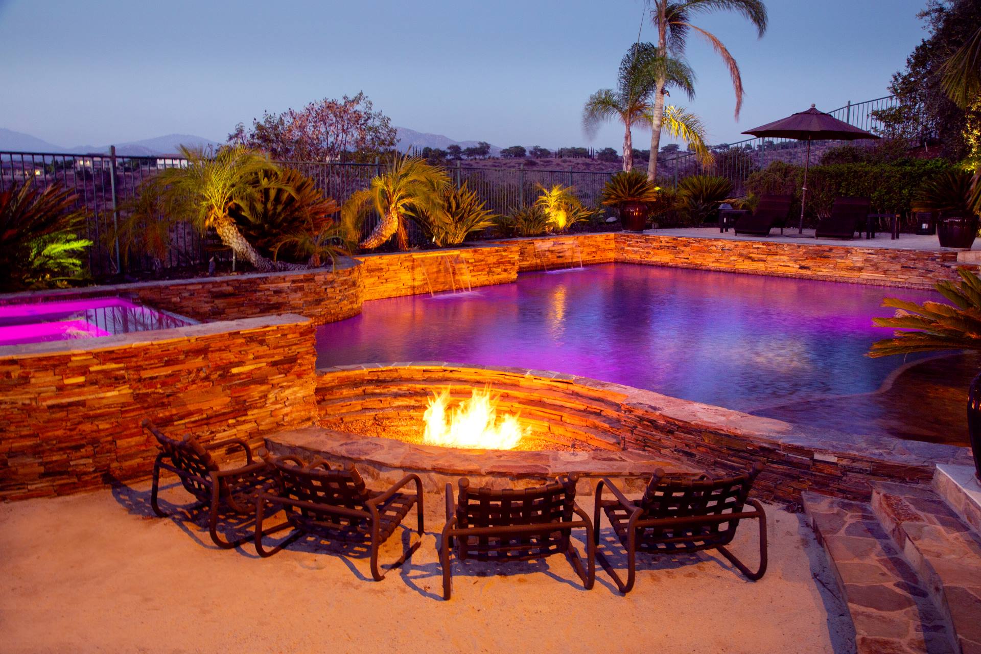 Low Voltage LED Landscape Lighting Techniques for Pools in San Diego